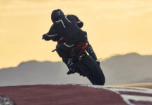 Depende de la situación, no cabe duda que montar en moto puede ayudar