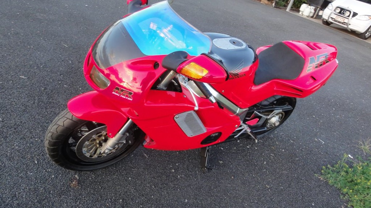 Honda NR 750 de 1994 vista frontal