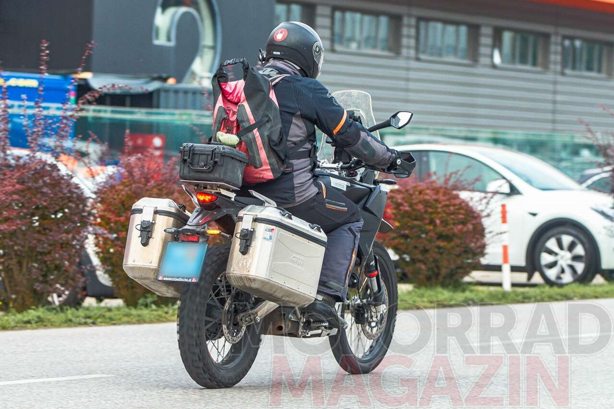 Nueva KTM 390 Adventure 2023 en acción
