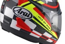 Tampoco falta la clásica bandera a cuadros en el diseño de este Arai RX-7V