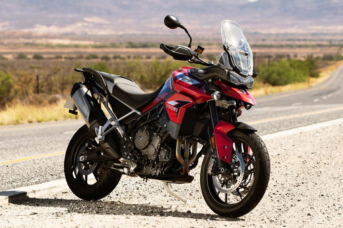 tiger-900-gt-pro-20my-az4i2372-ab-1-gt-gallery-lifestyle1_1920x1080