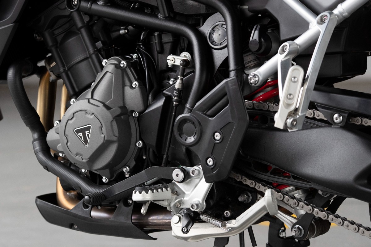 tiger-900-gt-pro-detail-20my-az4i0296-ab-1