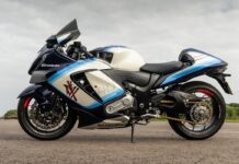 Se han introducido alerones para mejorar la aerodinámica de la moto