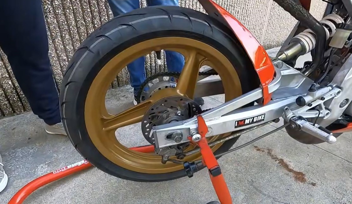 Eje trasero de la Derbi GPR 2FAST 106 cc