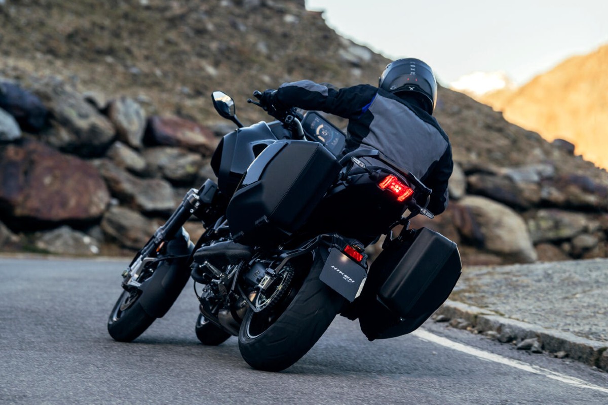 yamaha_niken_2023_10