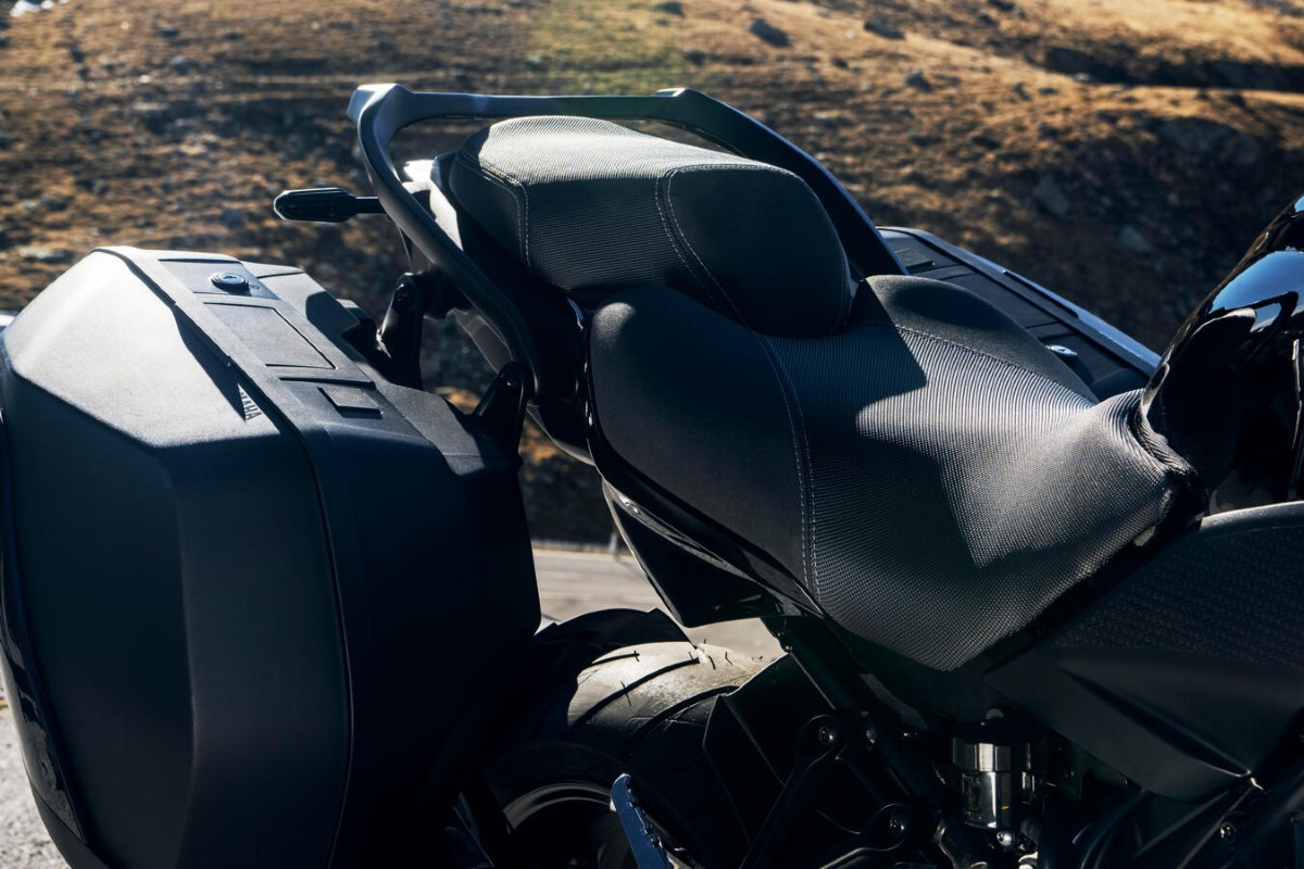 yamaha_niken_2023_13