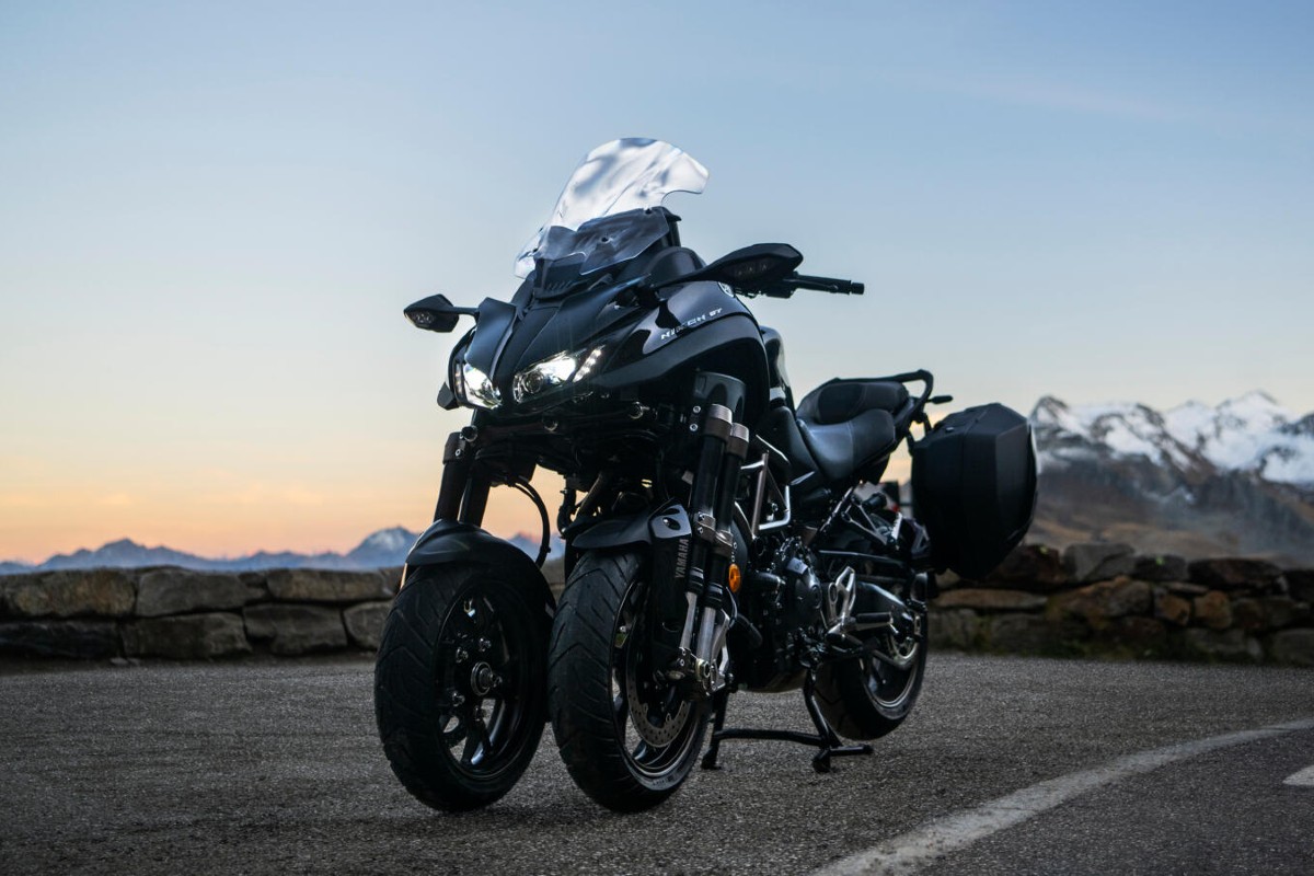 yamaha_niken_2023_17