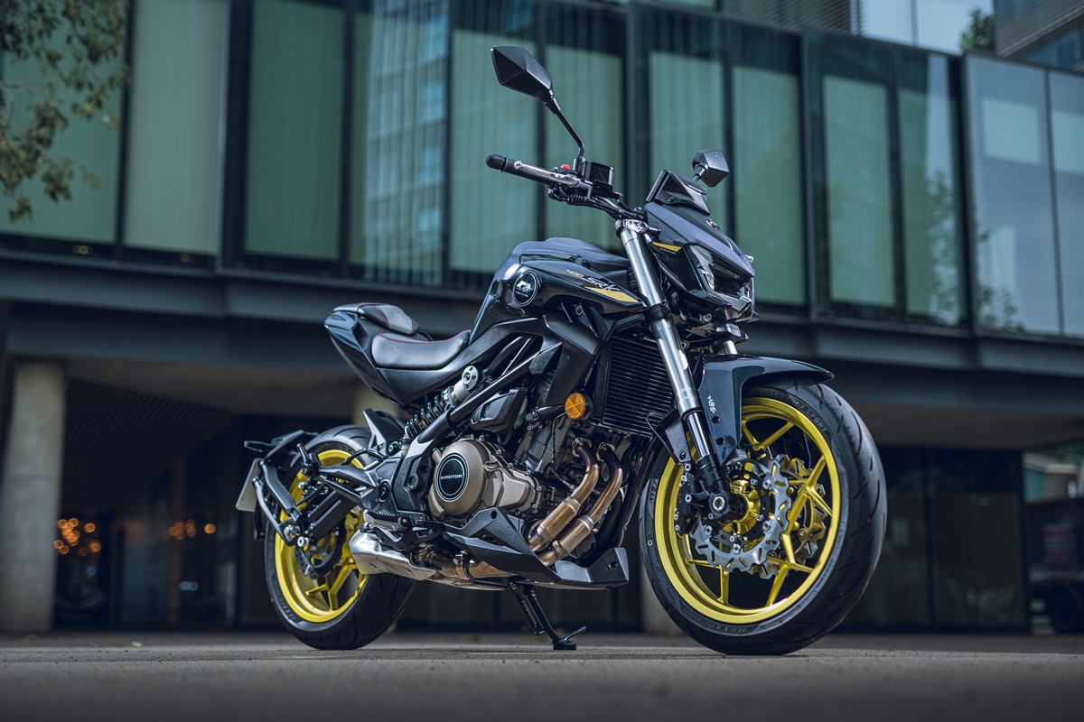 QJMotor SRK 400 2023