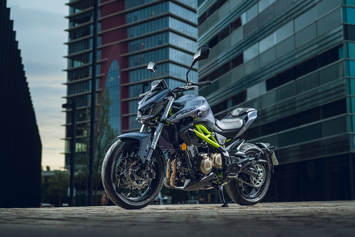 QJMotor SRK 400 2023