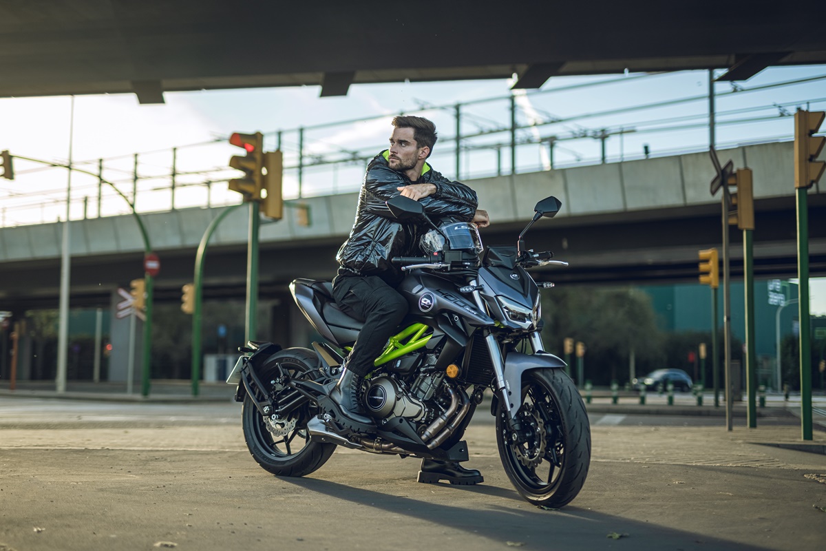 QJMotor SRK 400 2023