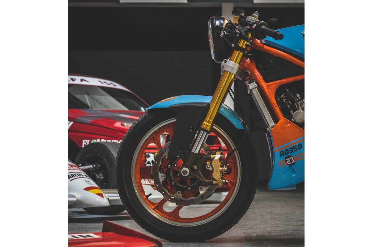 Yamaha RD350 #BOLT23 en detalle