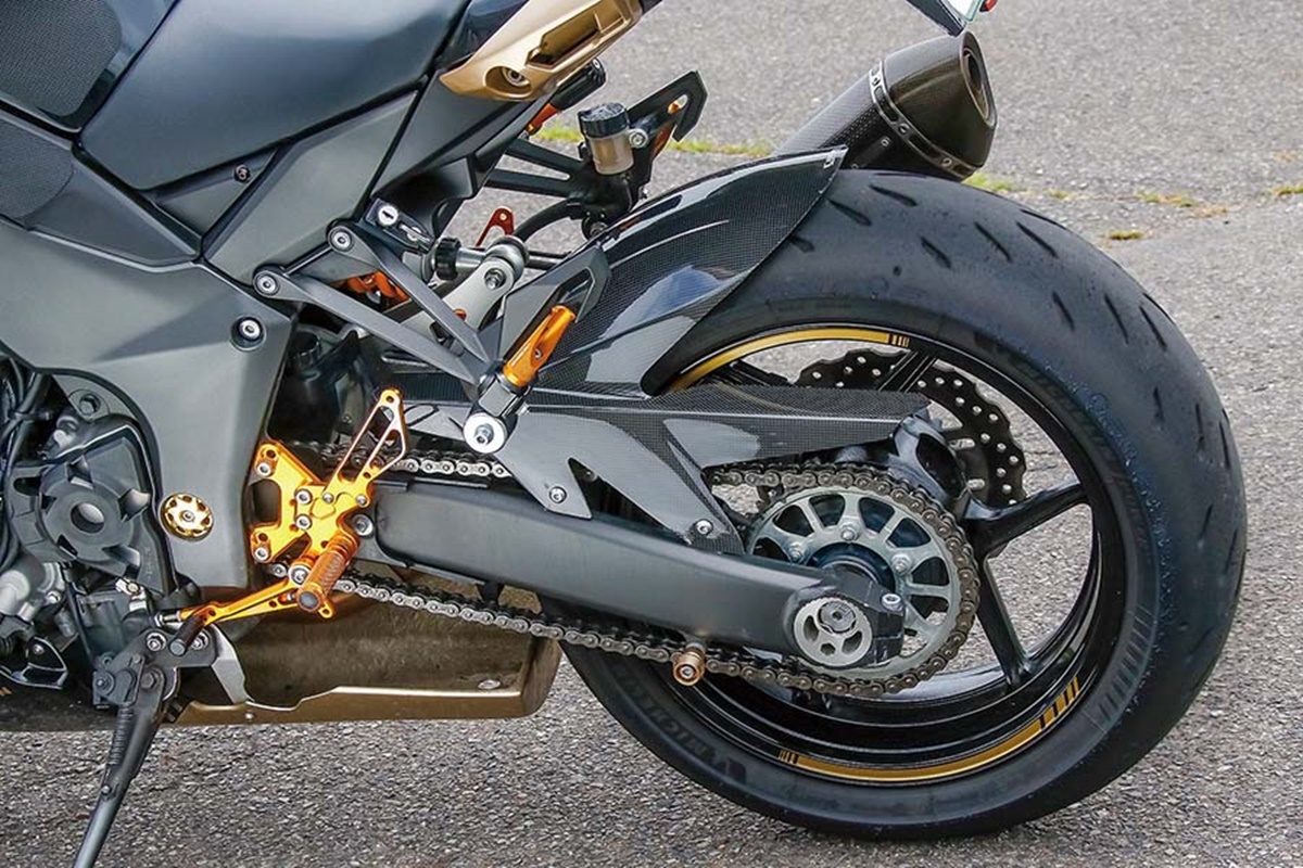 Custom Revolution Z1000 en detalle