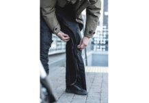Sobre-pantalón Cobbers en acción