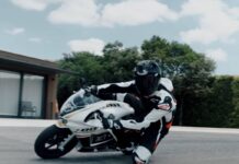 Daniel Ricciardo pilotando la Pit Bike