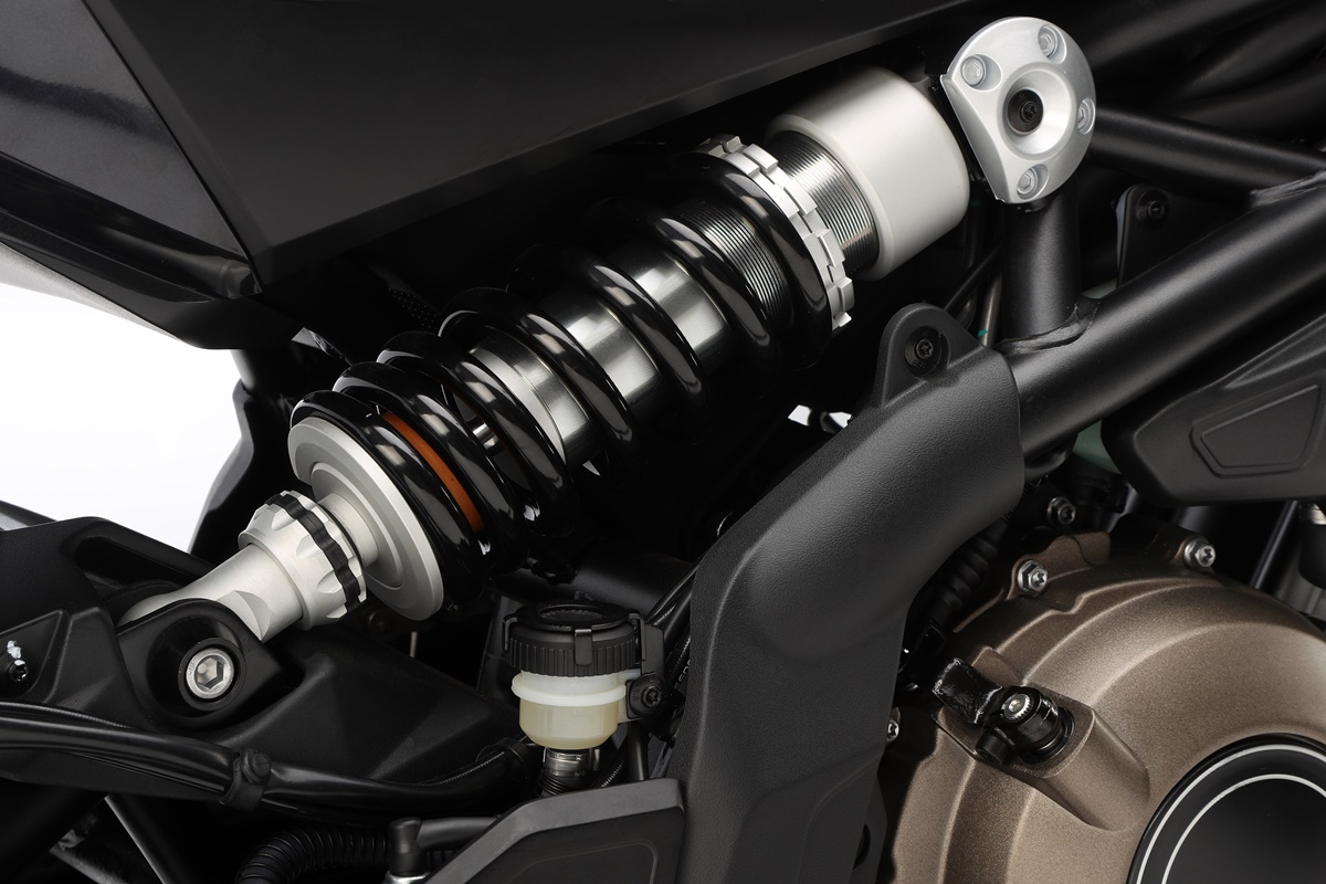 QJMotor SRK 400 2023 en detalle