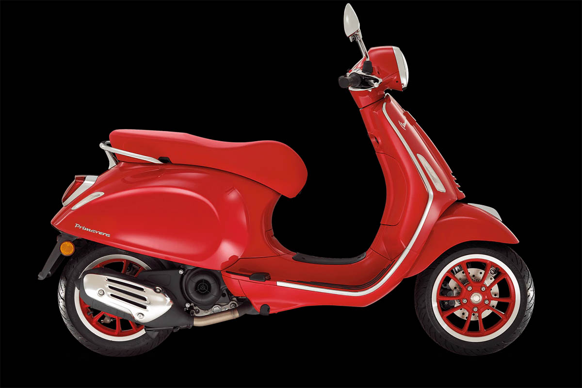 La Vespa Primavera en sus versiones de 125 y 50 se visten de rojo