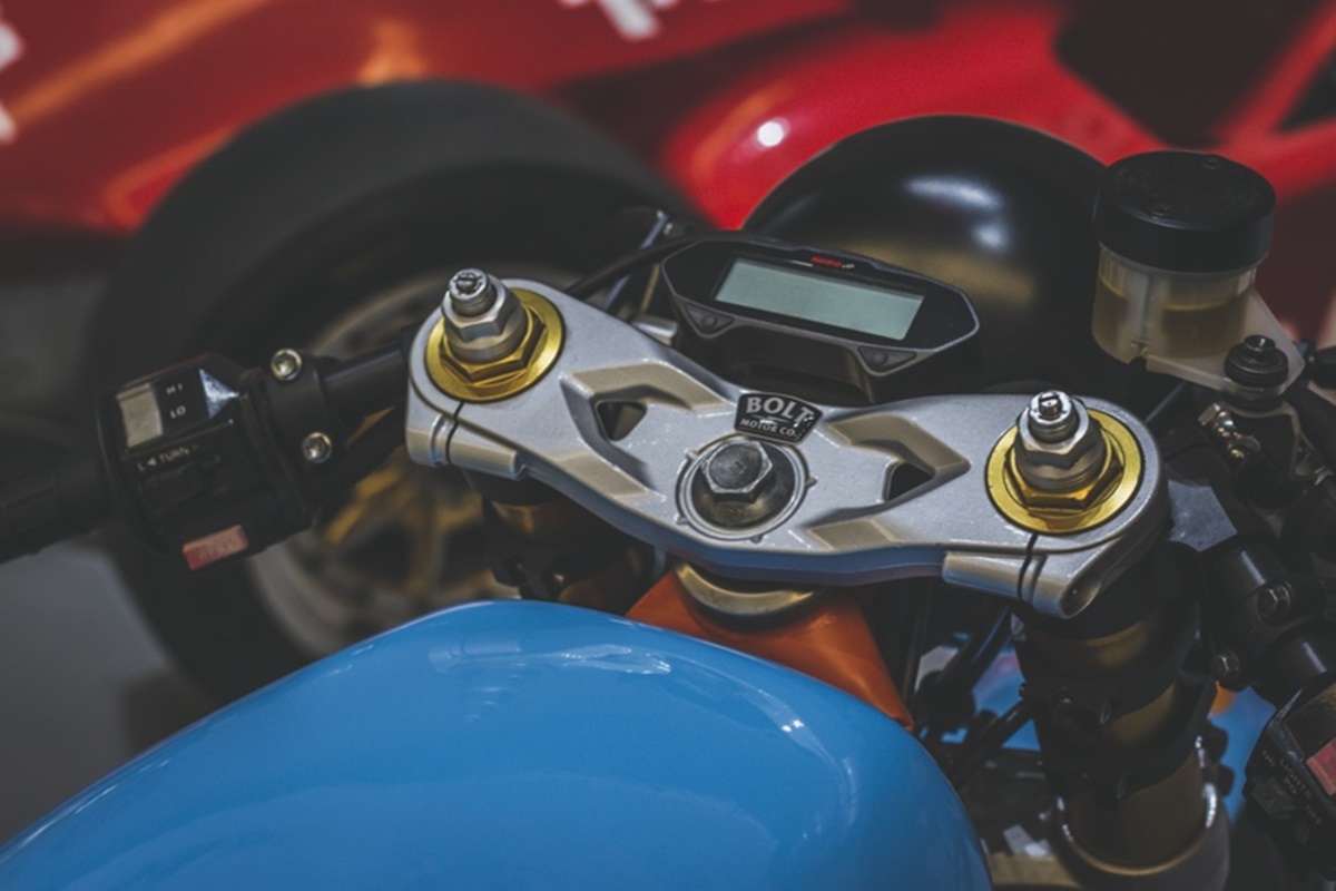 Yamaha RD350 #BOLT23 en detalle