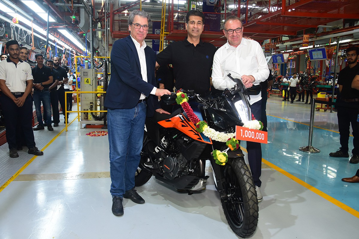 Stefan Pierer, de Pierer Mobility AG y Rajiv Bajaj, de Bajaj Auto Limited