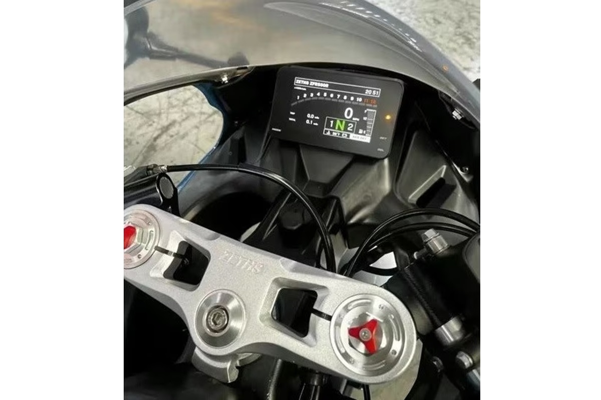 Zeths ZFR 500 R Avenger en detalle