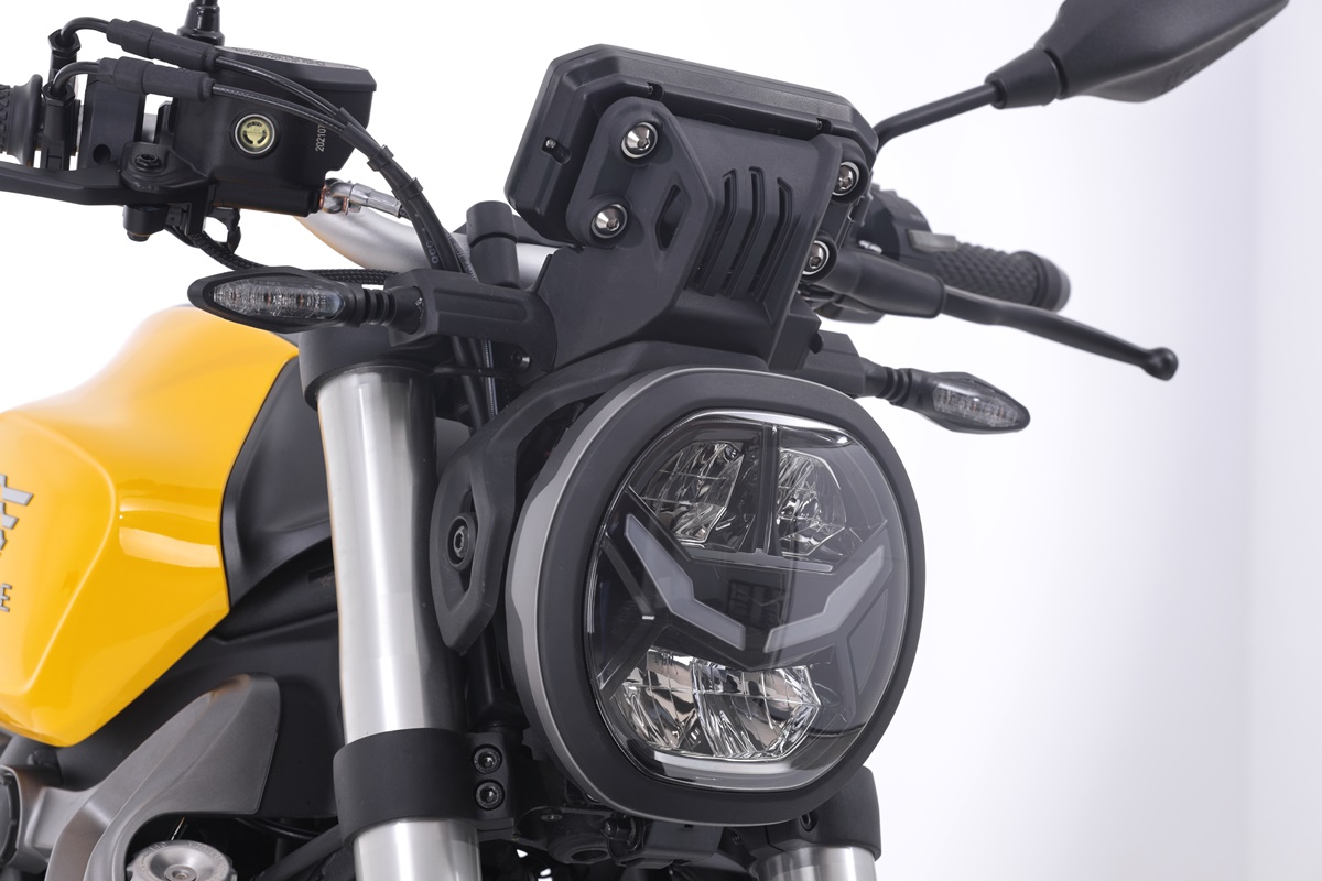 Voge 350 AC en detalle