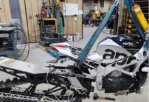 Aprilia Tuono V4 reconvertida en moto de nieve