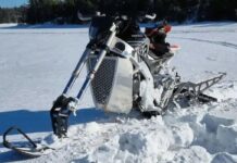 Aprilia Tuono V4 reconvertida en moto de nieve