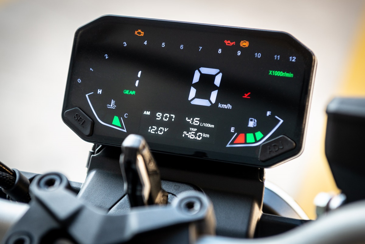 Voge 350 AC en detalle