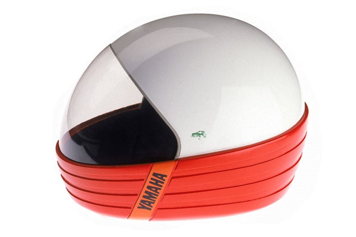 Casco a juego con la Yamaha FZ750 Frog