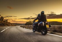 Suzuki GSX-S1000GT 2023 en acción