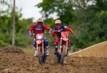 Equipamiento motero Rodilleras Kenny Racing en acción