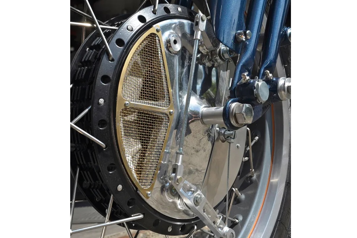 Harley Sportster by Adam's Custom Shop en detalle
