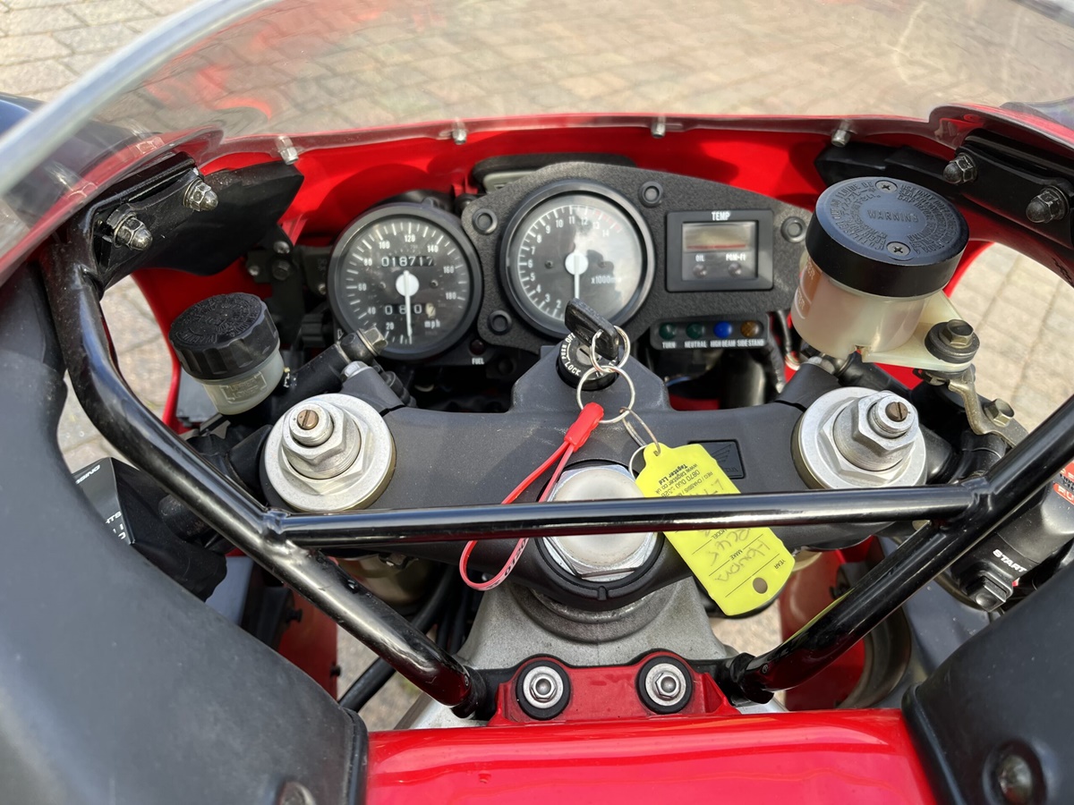 Honda RVF 750 RC45 1994