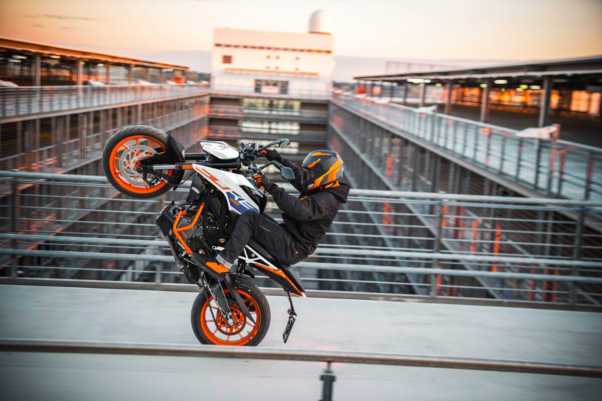 La KTM 125 y 390 Duke comparten gran parte de los componentes