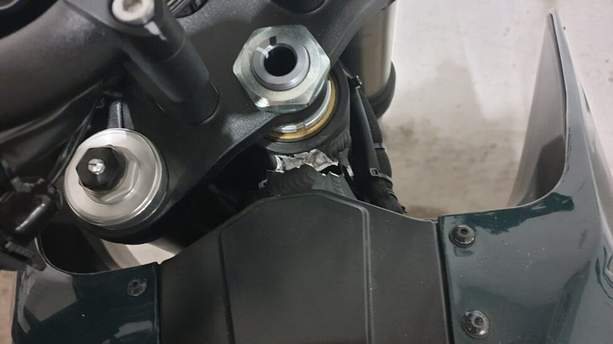 Rotura del chasis de una Zero FX ZF 7.2 del SEPRONA