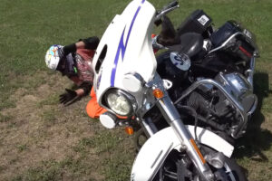 Caerte con una moto de más de 400 kilos es toda una experiencia