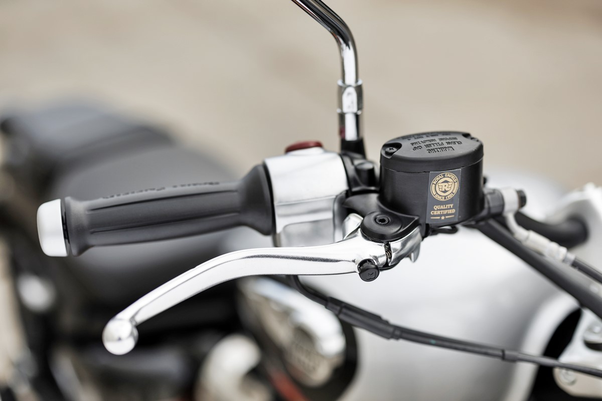 royal_enfield_super_meteor_650-42