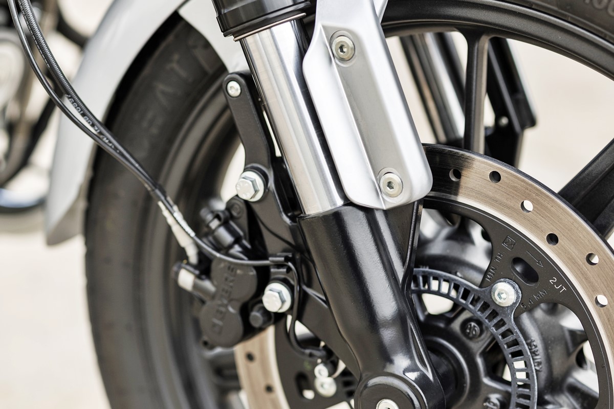royal_enfield_super_meteor_650-56