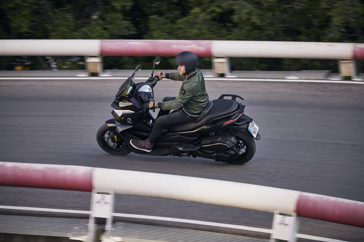 Voge SR4 Max 2023 en acción