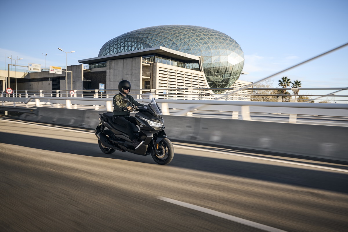 Voge SR4 Max 2023 en acción