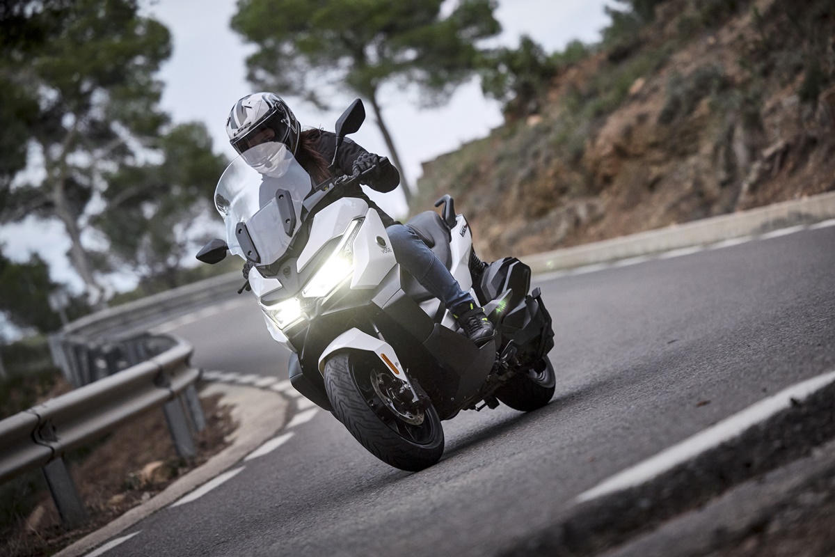 Voge SR4 Max 2023 en acción