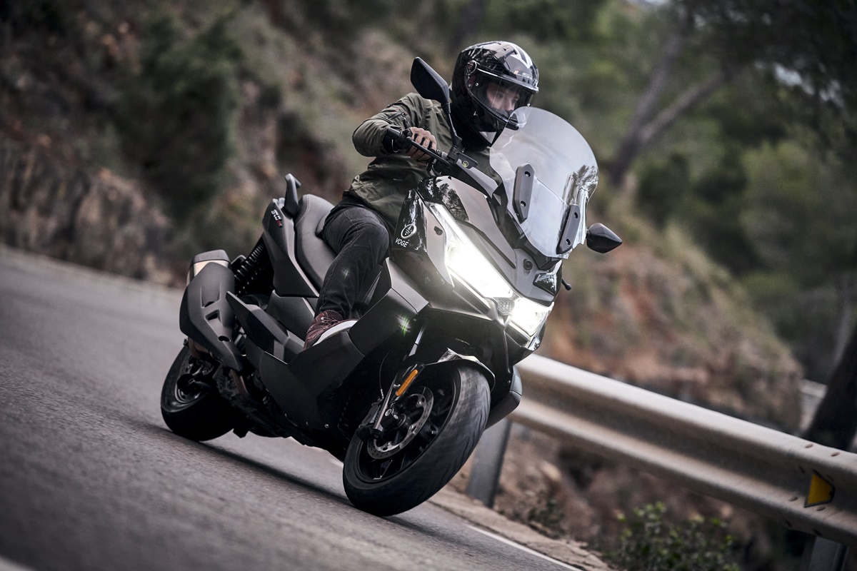 Voge SR4 Max 2023 en acción