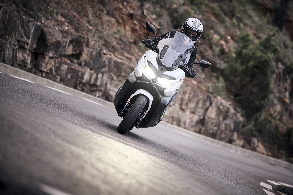 Voge SR4 Max 2023 en acción