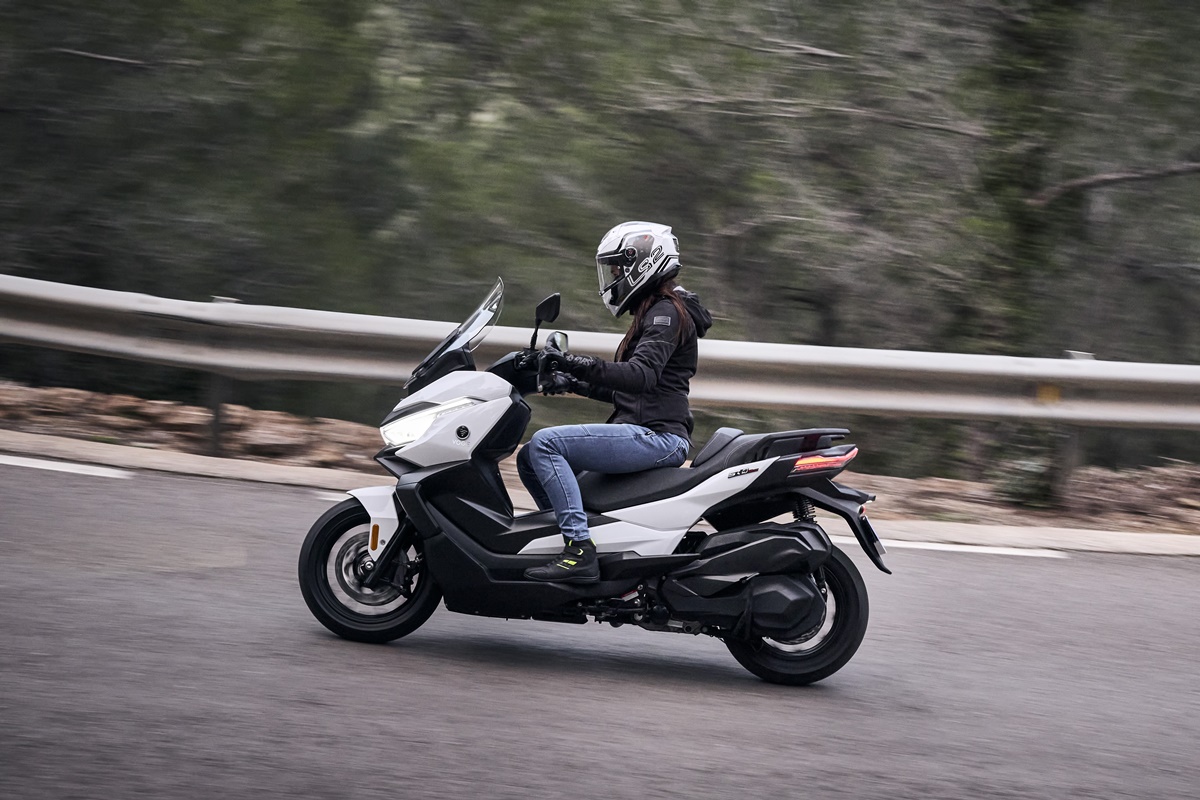 Voge SR4 Max 2023 en acción