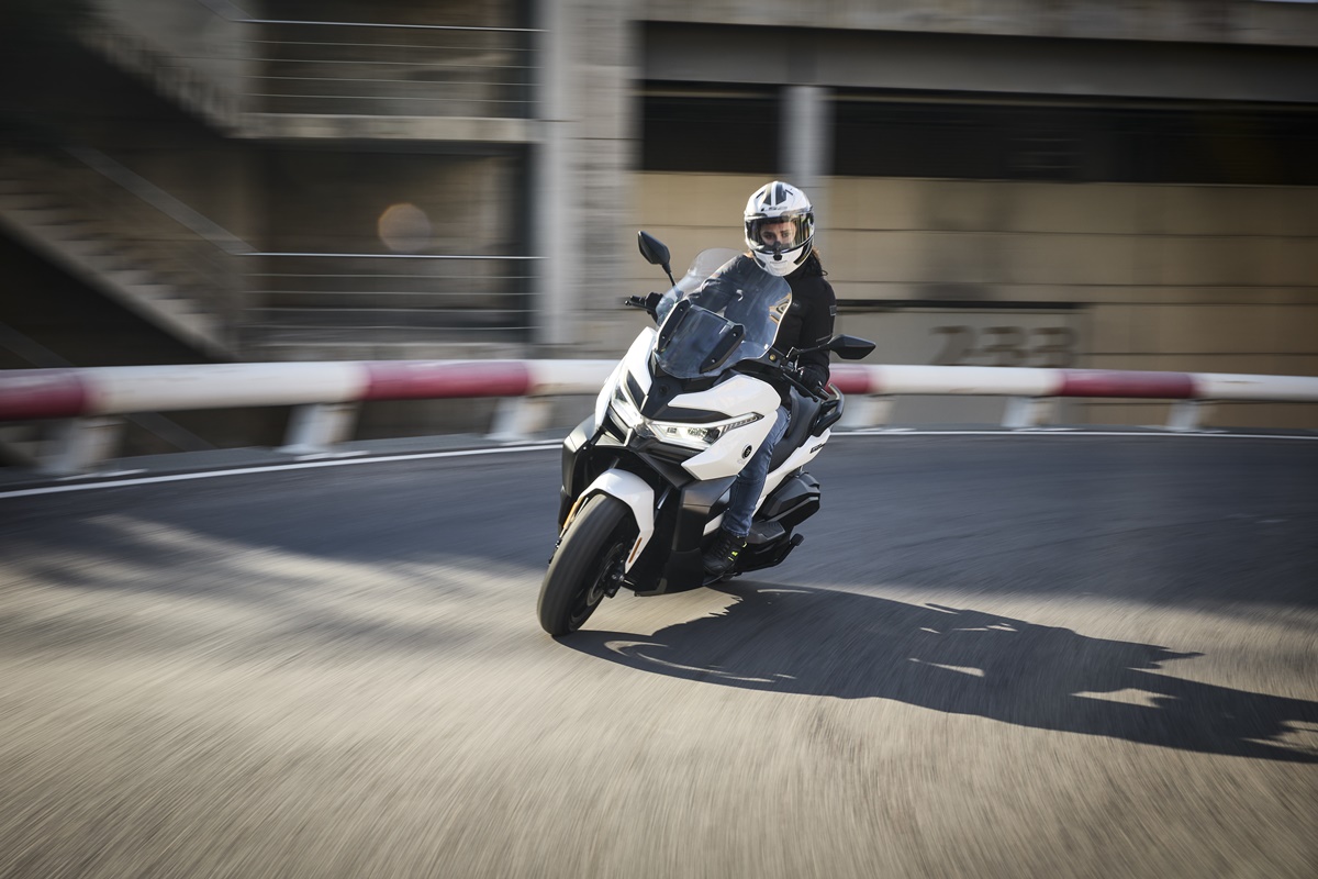Voge SR4 Max 2023 en acción