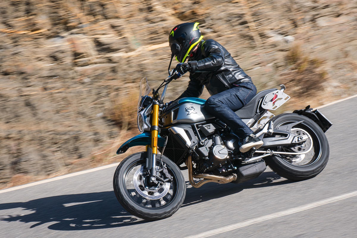 2023-02-23_cf_moto-1270