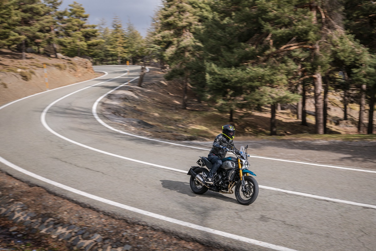 2023-02-23_cf_moto-1800
