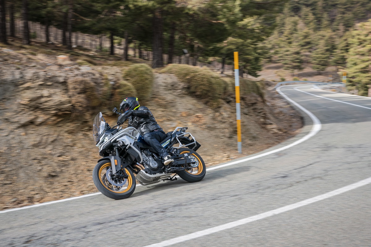 2023-02-23_cf_moto-2950