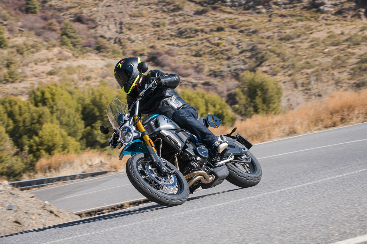 2023-02-23_cf_moto-750