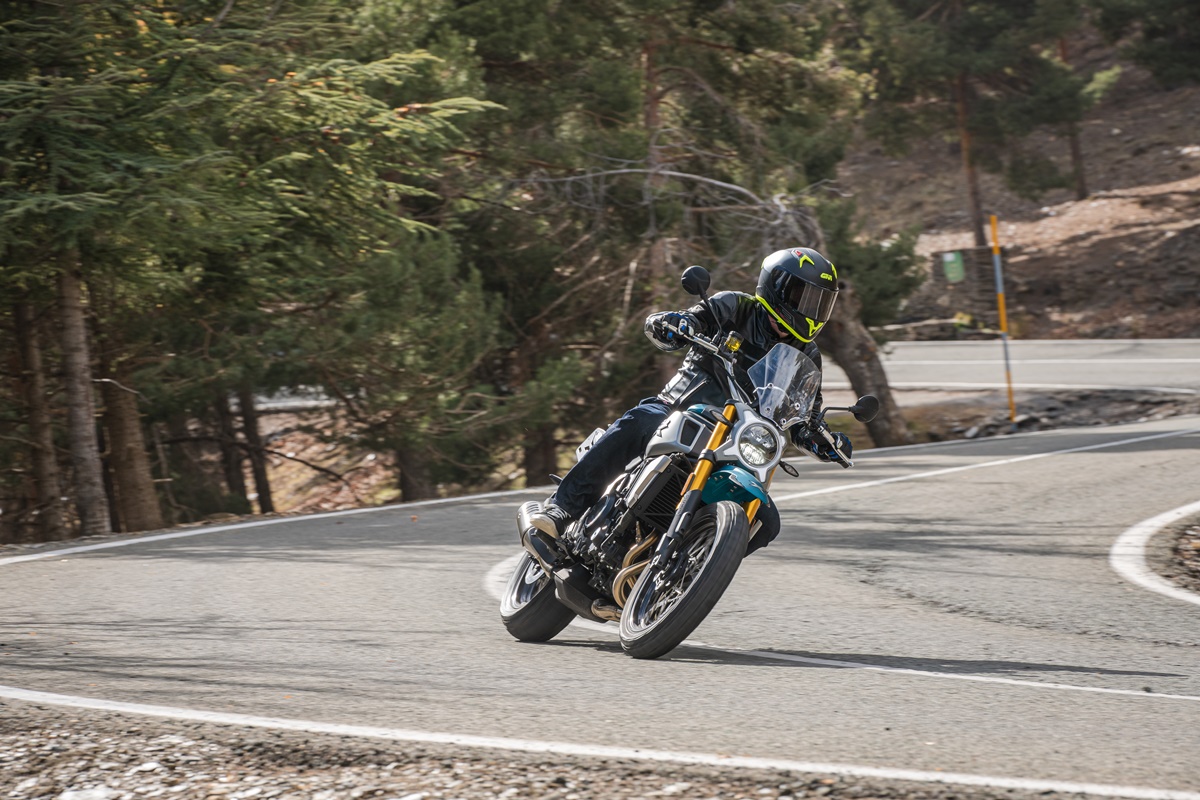 2023-02-23_cf_moto-910