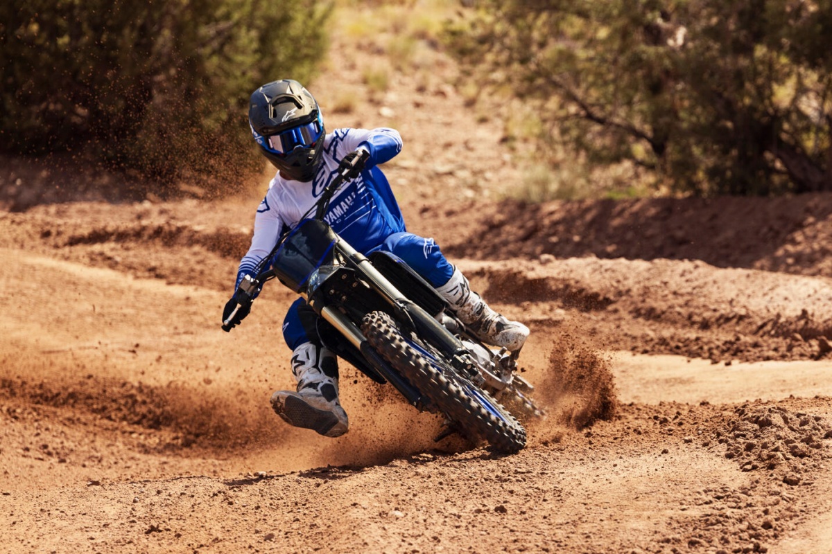2023-yamaha-yz450fsv-monster_black_2